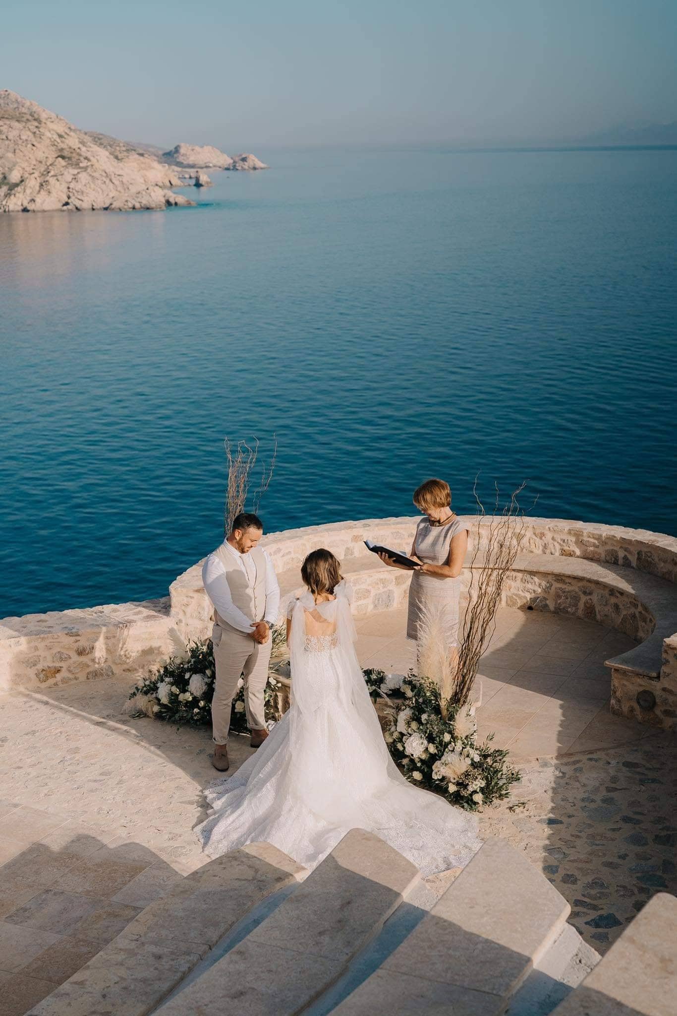 Destination Wedding - Romantisches Brautpaar am Meer